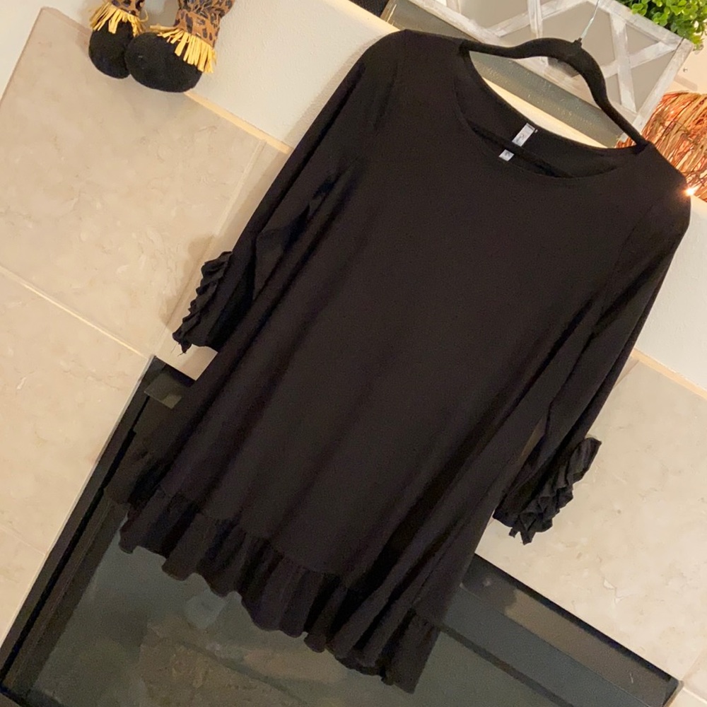Black 3/4 sleeve top